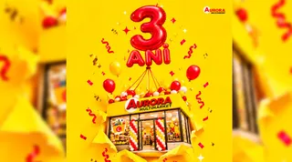 O ilustrație digitală pe fundal galben prezintă un magazin cu balonul roșu format din cifra trei și cuvântul ani, înconjurat de confetti și baloane.