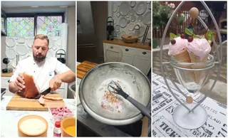 Un bărbat cu șorț alb taie o bucată de carne pe un tocător de lemn lângă un bol cu lichid galben.