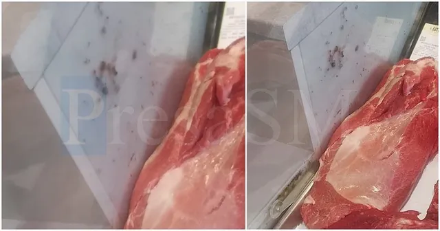 Două cadre de lângă o vitrină frigorifică prezintă bucăți de carne crudă și pete întunecate pe suprafața de sticlă transparentă.