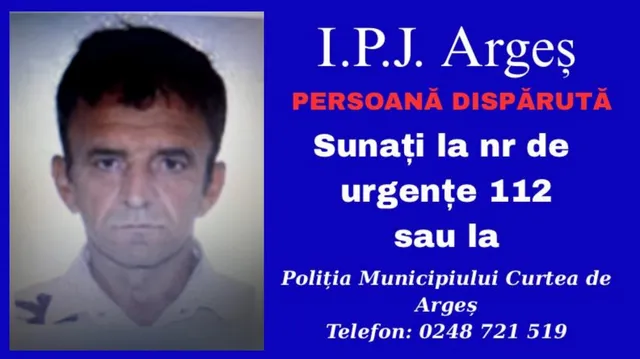 Afiș al Poliției Argeș cu o poză a unui bărbat de 62 de ani, textul de alertă privind dispariția sa și numere de contact de urgență.