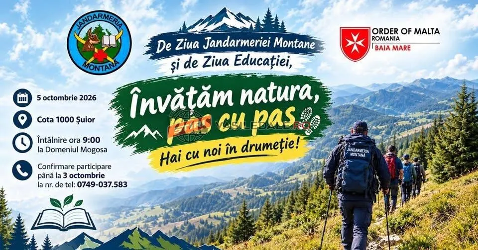 Oamenii cu rucsacuri și bețe de drumeție merg pe un drum de munte printre copaci sub un cer înconjurat de munți.