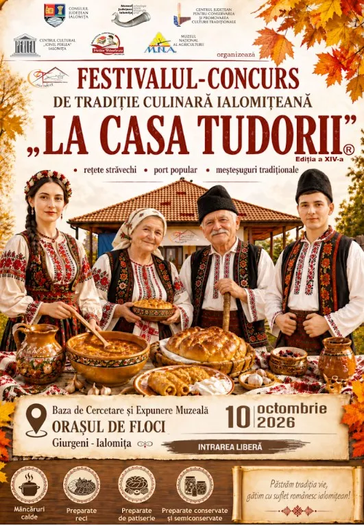 Patru persoane în haine populare stau în spatele unei mese cu diverse preparate culinare și vas ceramic într-un decor cu frunze de toamnă.