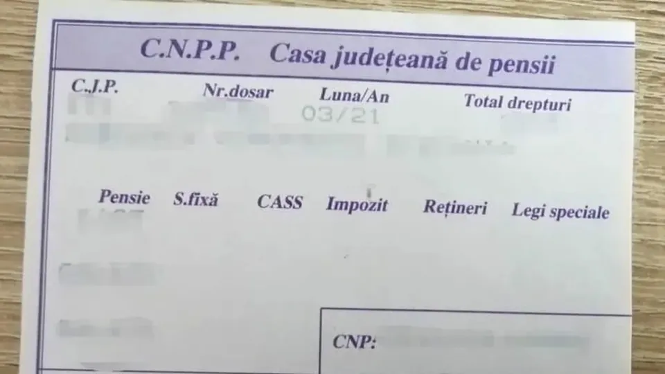 Un document tipărit cu textul C.N.P.P. Casa județeană de pensii prezintă rubrici precum pensie, CASS, impozit și rețineri pe un fundal alb cu linii albastre.