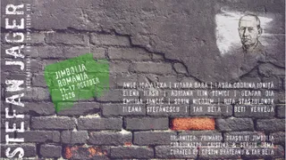 Un afiș pe un fundal de zidărie de cărămidă prezintă un portret de bărbat, text și un element verde cu detalii despre un eveniment.