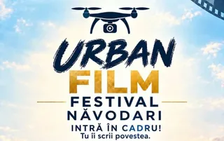 Un afiș cu textul Urban Film Festival Năvodari și o siluetă de dronă pe un fundal de cer cu nori.