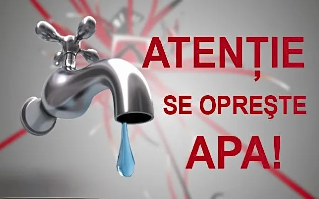 O baterie metalică de la care curge o singură picătură de apă pe un fundal gri cu text roșu și linii roșii.
