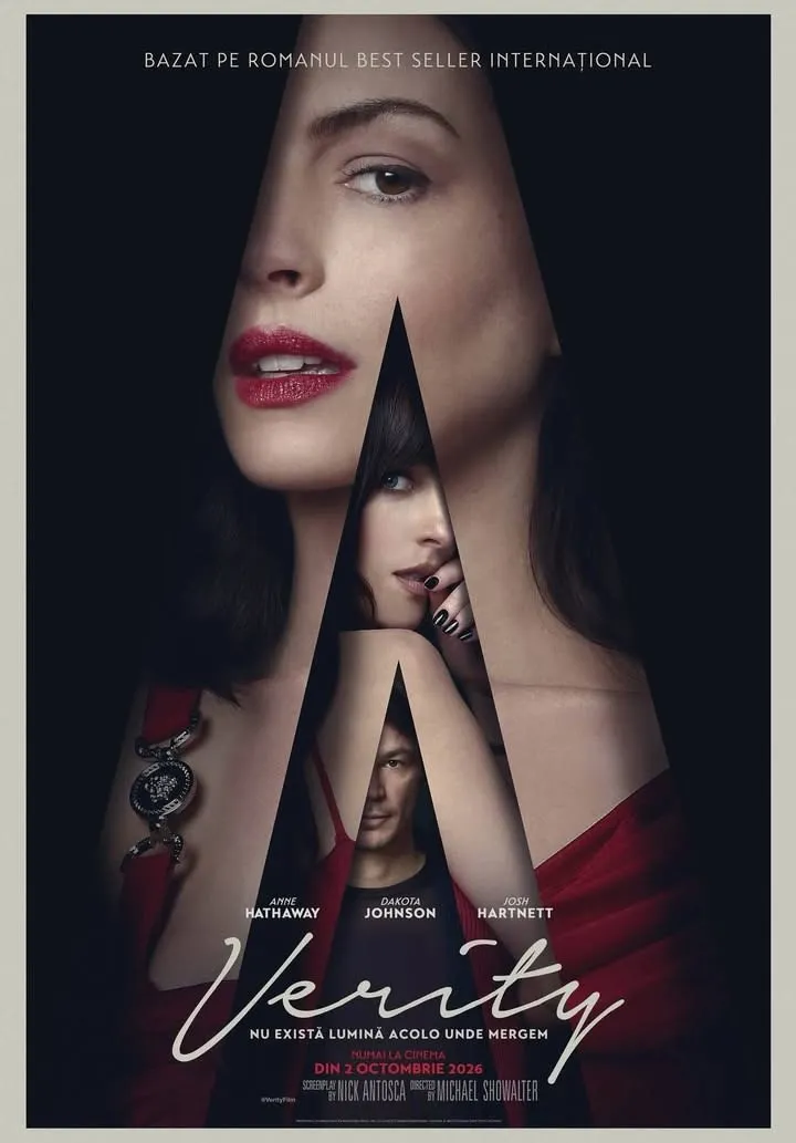 Un poster de film prezintă un chip de femeie suprapus peste o formă triunghiulară ce conține alte două imagini cu o femeie și un bărbat.