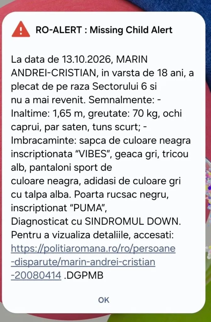 Un mesaj de alertă pe un ecran afișează detalii textuale despre o persoană dispărută, inclusiv nume, date, trăsături fizice și descrierea îmbrăcămintei.