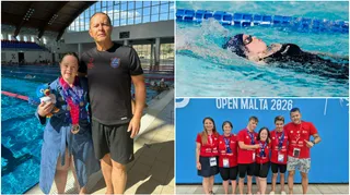 O femeie cu o medală și un ursuleț de pluș stă lângă un bărbat într-o piscină, alături de imagini cu o înotătoare și un grup de sportivi.