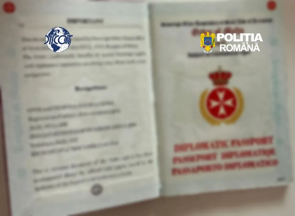 Un document deschis prezintă un pașaport diplomatic cu un emblema circulară roșie și o coroană deasupra, pe un fundal alb.