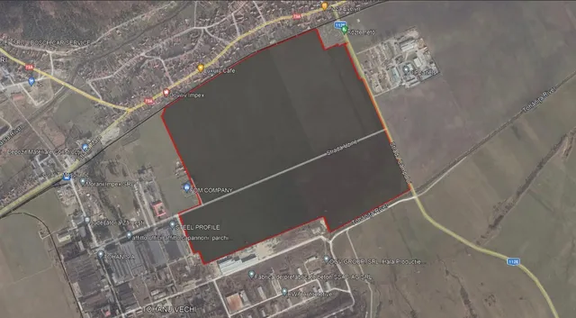 O vedere aeriană de satelit prezintă un teren mare, delimitat cu o linie roșie, situat lângă drumuri și clădiri industriale.