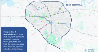O hartă a unui oraș cu o zonă delimitată de o linie albastră închisă și text scris pe un fundal albastru în partea stângă.